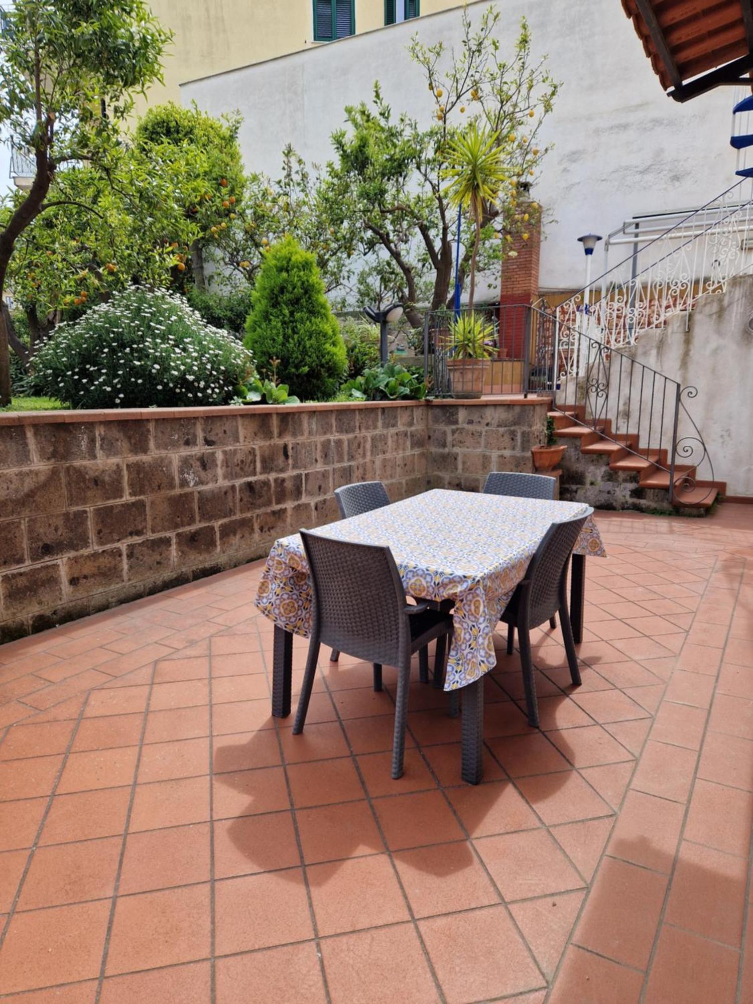 Il Giardino Dei Gigli Apartamento Meta Exterior foto