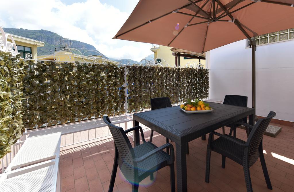 Il Giardino Dei Gigli Apartamento Meta Exterior foto